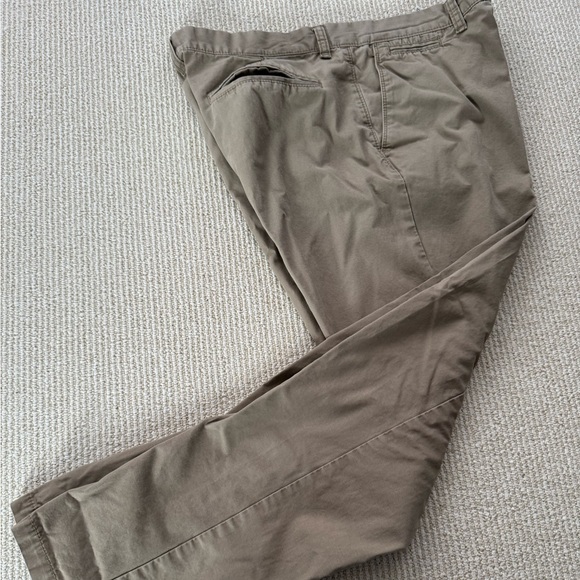 Mens Old Navy khakis 33x30 - Picture 3 of 3